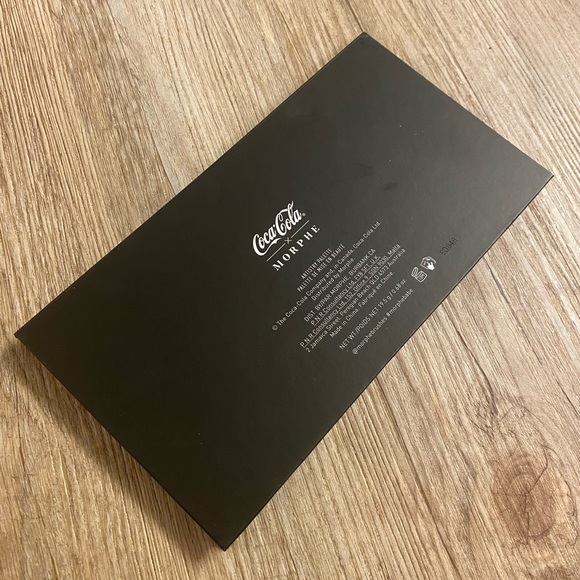 Coca-Cola x Morphe Eyeshadow Palette - Picture 2 of 4